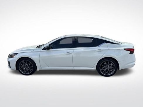 Used 2023 Nissan Altima 2.0 SR image 2