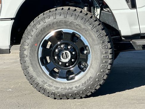 New 2026 Ford F250 Lariat w/ Tremor Off-Road Package image 25