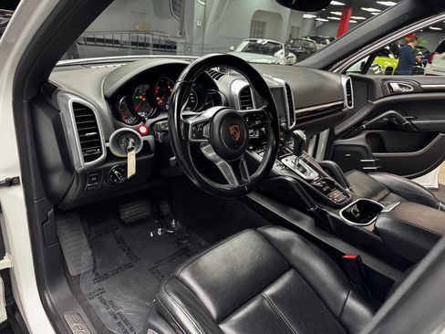 Used 2018 Porsche Cayenne image 36