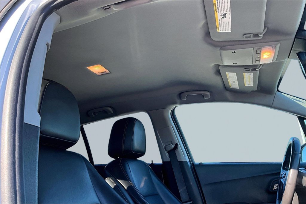 Used 2021 Chevrolet Trax LT w/ Premium Seat Package FWD image 29