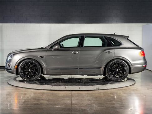 Used 2018 Bentley Bentayga image 2