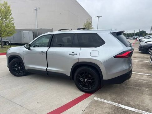 Used 2024 Toyota Grand Highlander AWD image 5
