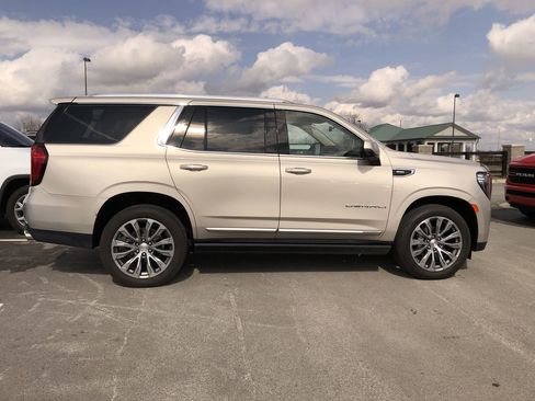 Used 2021 GMC Yukon Denali w/ Denali Premium Package image 6