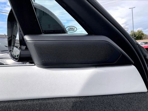 Used 2025 Land Rover Range Rover Sport SE image 35