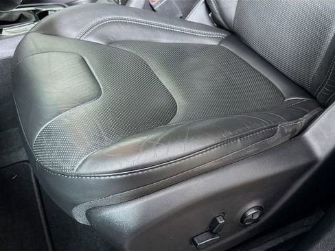 Used 2021 Jeep Cherokee Limited image 19