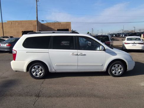 Used 2008 Kia Sedona LX image 9