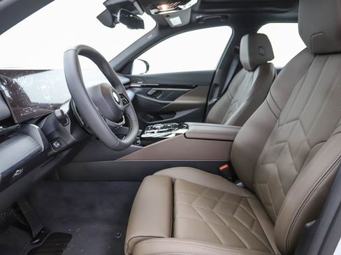 Certified 2025 BMW 530i xDrive 530i xDrive w/ Premium Package image 11