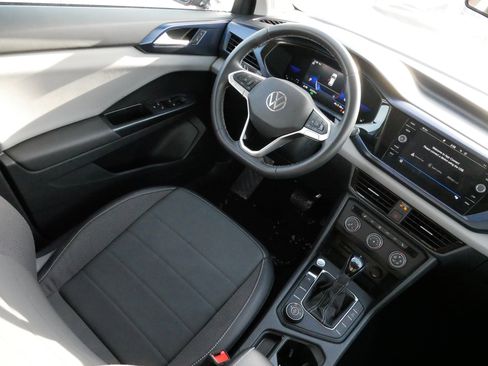Used 2022 Volkswagen Taos SE image 9