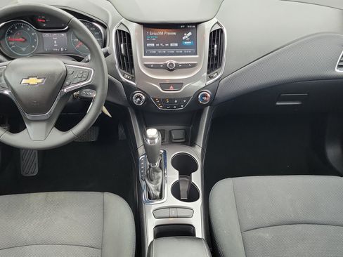 Used 2018 Chevrolet Cruze LT FWD image 15