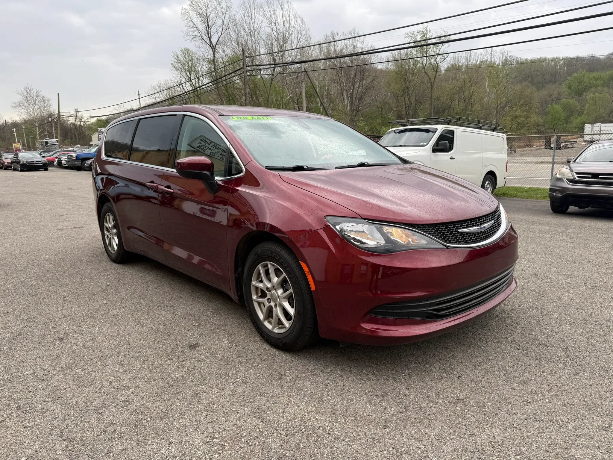 Used 2017 Chrysler Pacifica Touring FWD image 3