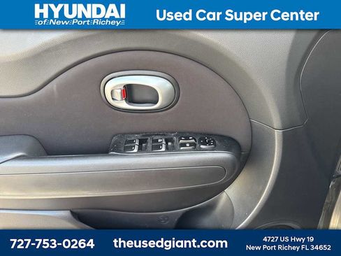 Used 2018 Kia Soul Base image 9
