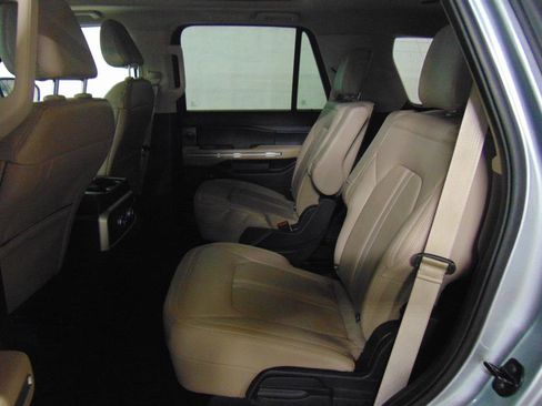 Used 2023 Ford Expedition Limited image 11