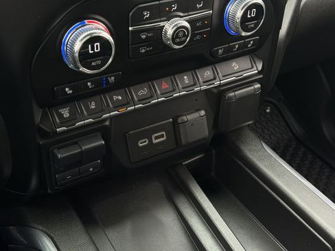 Used 2023 GMC Sierra 2500 AT4 w/ AT4 Preferred Package image 22