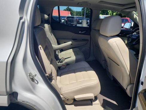 Certified 2019 GMC Acadia Denali w/ Technology Package FWD image 27