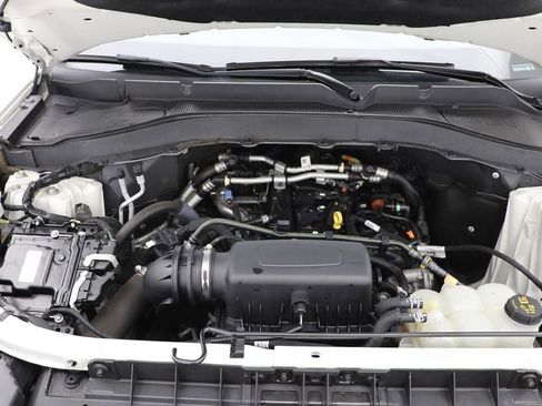 Used 2022 Ford Explorer XLT w/ Equipment Group 202A image 28
