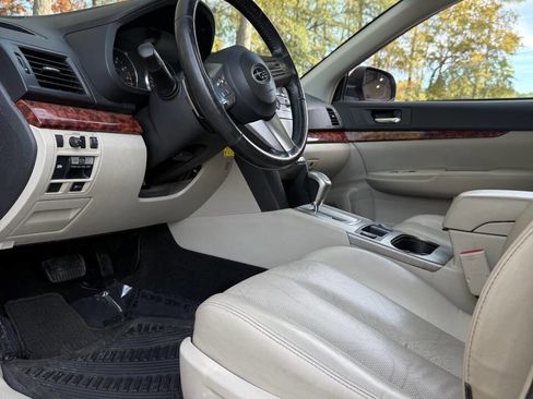 Used 2011 Subaru Outback 2.5i Limited w/ PWR Moonroof Pkg image 10