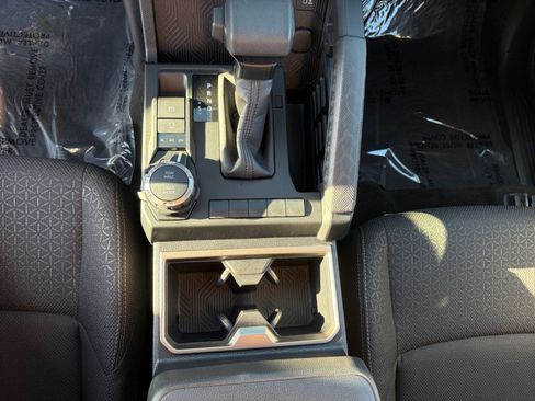 Used 2025 Toyota 4Runner SR5 AWD/4WD image 23