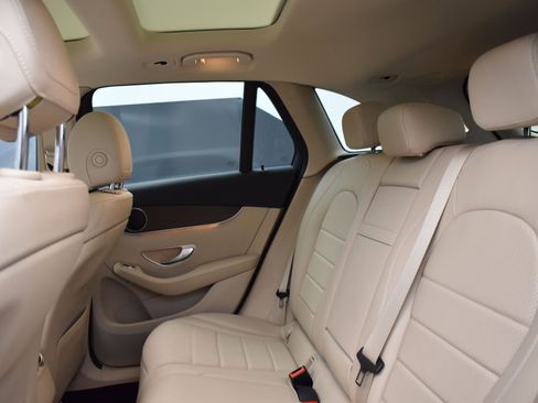 Used 2021 Mercedes-Benz GLC 300 GLC 300 w/ Premium Package image 7