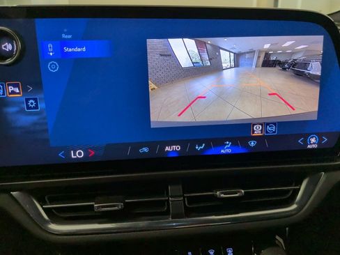 Used 2026 Chevrolet Equinox EV LT FWD image 17