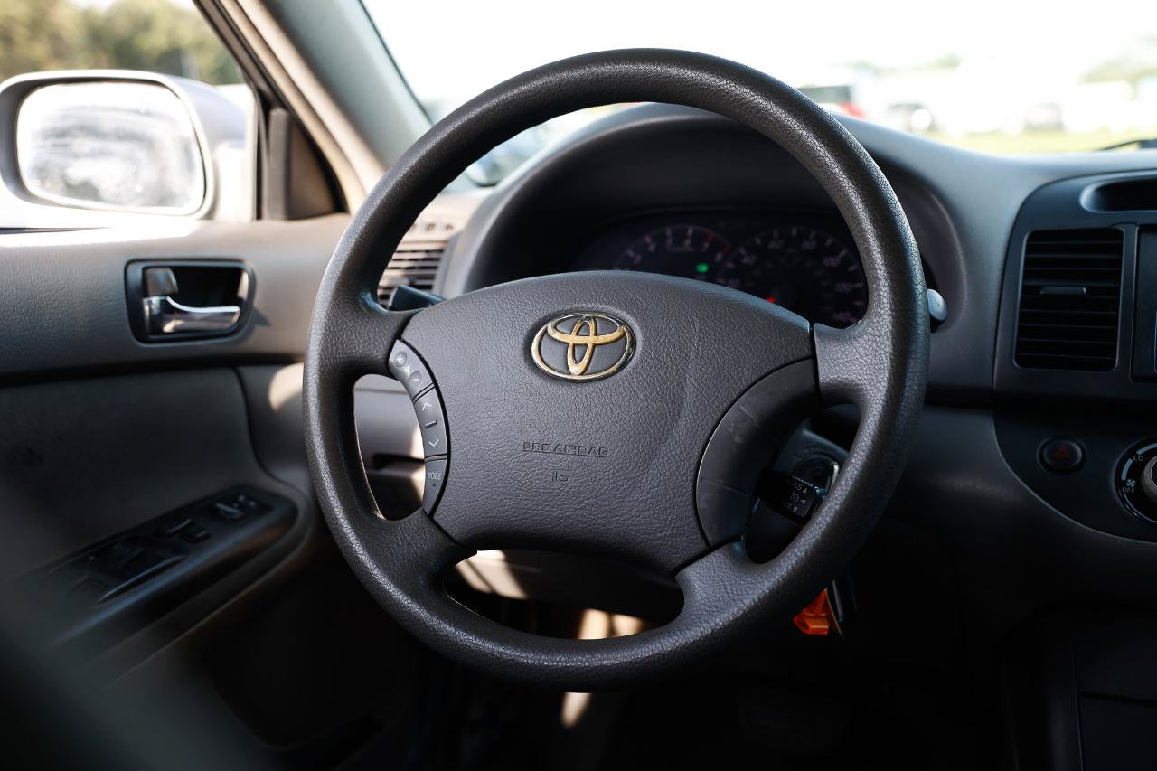 Used 2005 Toyota Camry LE FWD image 25