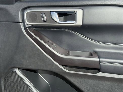 Used 2020 Ford Explorer XLT w/ Equipment Group 202A image 28