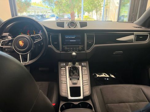 Used 2018 Porsche Macan AWD/4WD image 10
