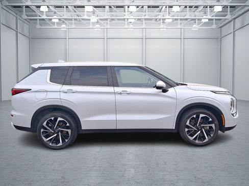 Used 2024 Mitsubishi Outlander SE AWD/4WD image 6