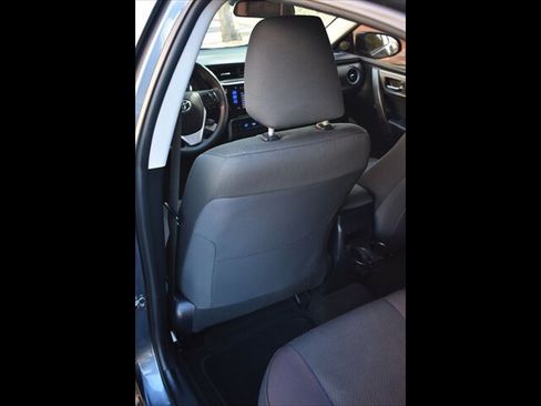 Used 2017 Toyota Corolla LE w/ Carpet Mat Package (TMS) FWD image 20