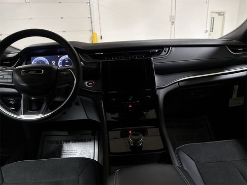 New 2025 Jeep Grand Cherokee L Laredo image 10