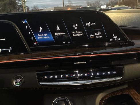 Used 2021 Cadillac Escalade Premium Luxury w/ LPO, Illumination Package image 19