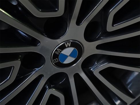 Used 2019 BMW 530i w/ Convenience Package image 22