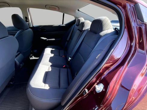 Used 2024 Nissan Altima 2.5 SV FWD image 20