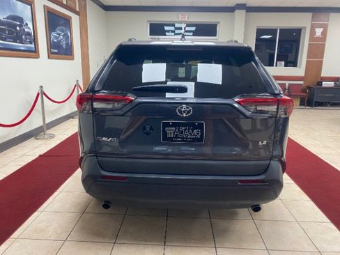 Used 2021 Toyota RAV4 LE FWD image 6
