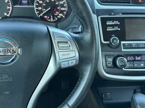 Used 2016 Nissan Altima 2.5 SV FWD image 12