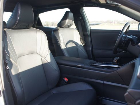 Used 2024 Toyota Crown Platinum image 23