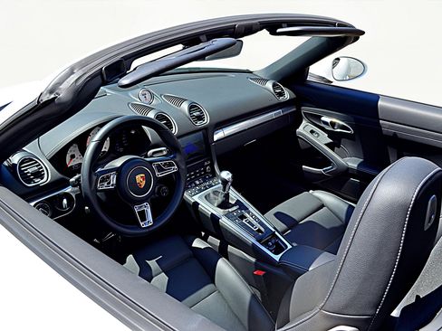Used 2024 Porsche 718 Boxster image 45