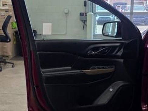 Used 2018 GMC Acadia SLE image 11