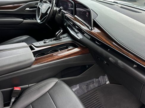 Used 2022 Cadillac Escalade ESV Luxury image 16