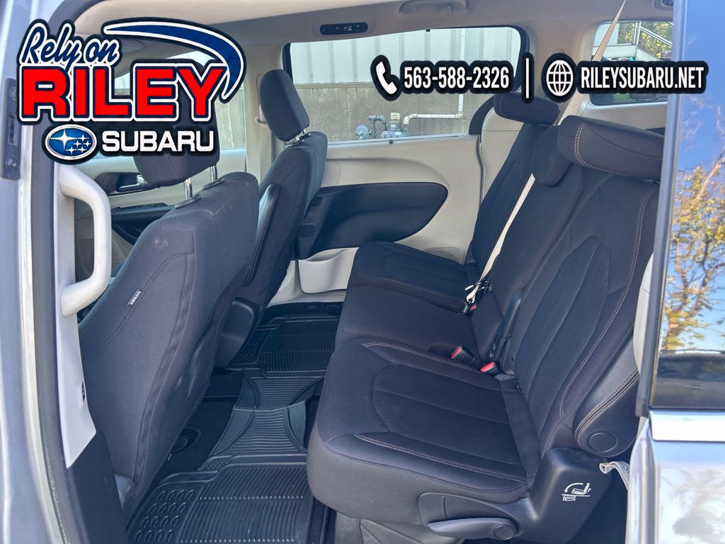 Used 2018 Chrysler Pacifica Touring Plus FWD image 15
