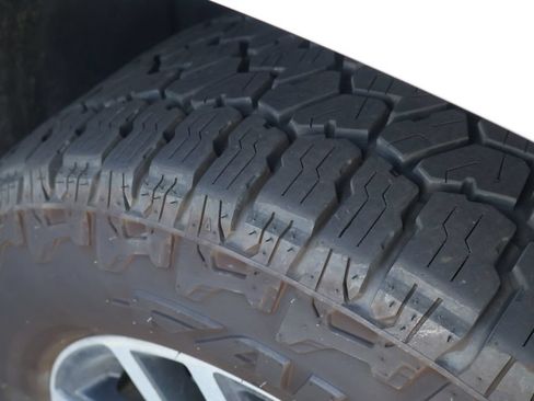 Used 2023 GMC Yukon XL AT4 w/ LPO, Floor Liner Package AWD/4WD image 9