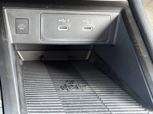 New 2025 Nissan Kicks SR image 20