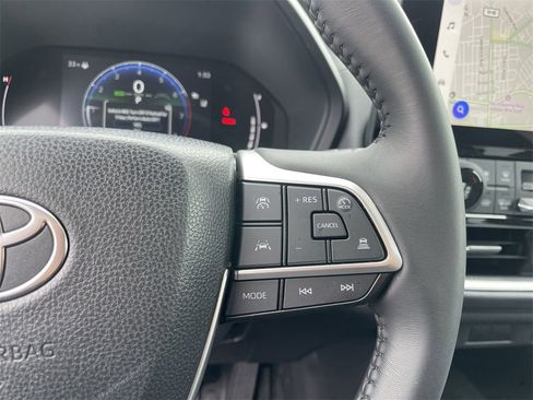 Used 2025 Toyota Grand Highlander AWD image 18