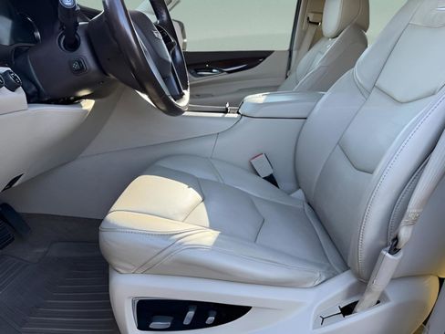 Used 2017 Cadillac Escalade Luxury image 20