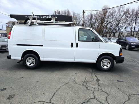 Used 2015 Chevrolet Express 2500 RWD image 2