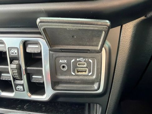 Used 2021 Jeep Gladiator Sport AWD/4WD image 36