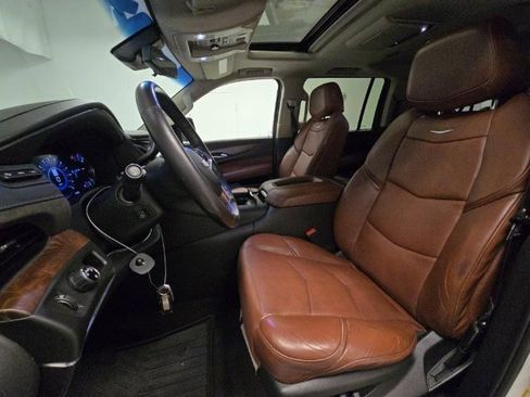 Used 2020 Cadillac Escalade ESV Premium Luxury image 7