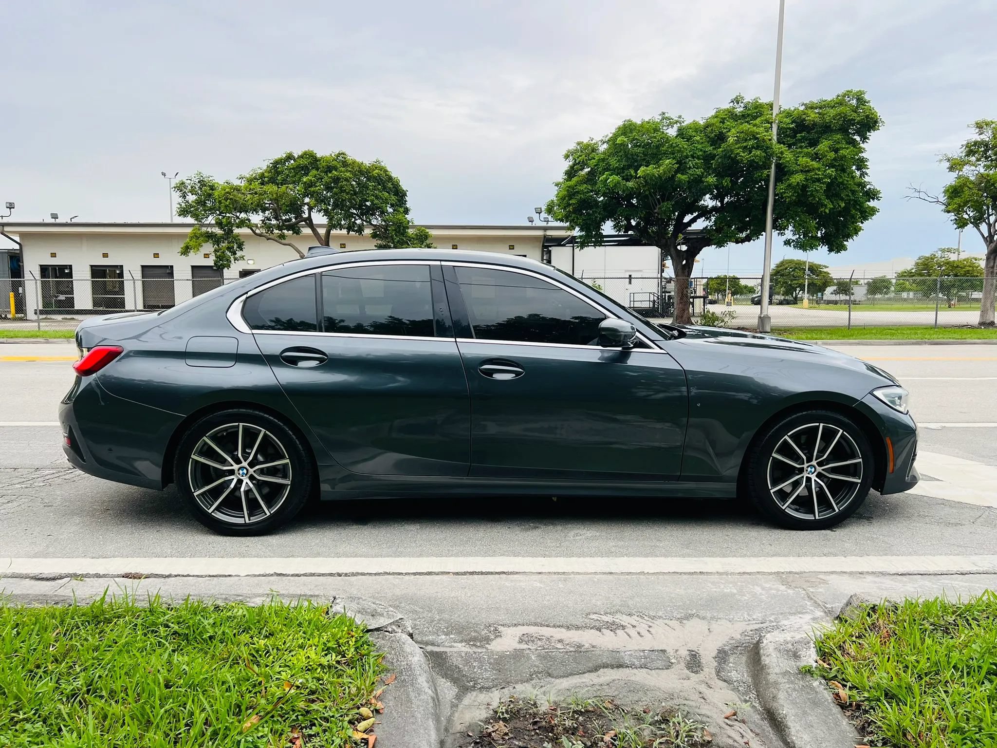 Used 2021 BMW 330i Sedan w/ Premium Package RWD image 6