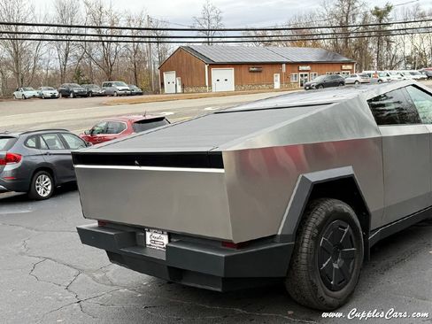 Used 2025 Tesla Cybertruck AWD Crew Cab image 40