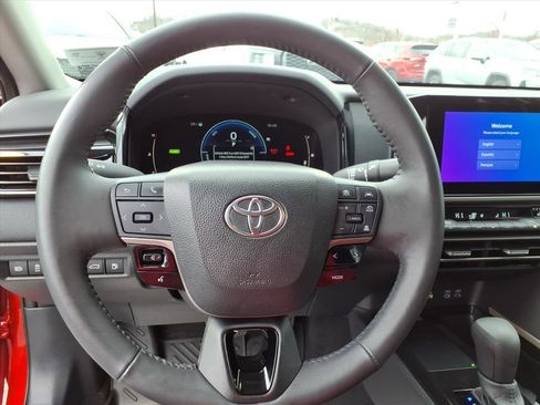 Used 2025 Toyota Camry LE w/ Convenience Package image 14