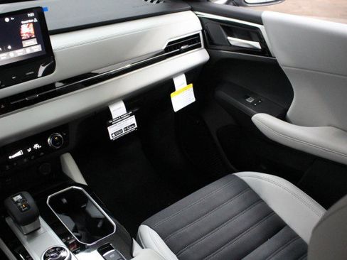 New 2025 Mitsubishi Outlander SE image 22